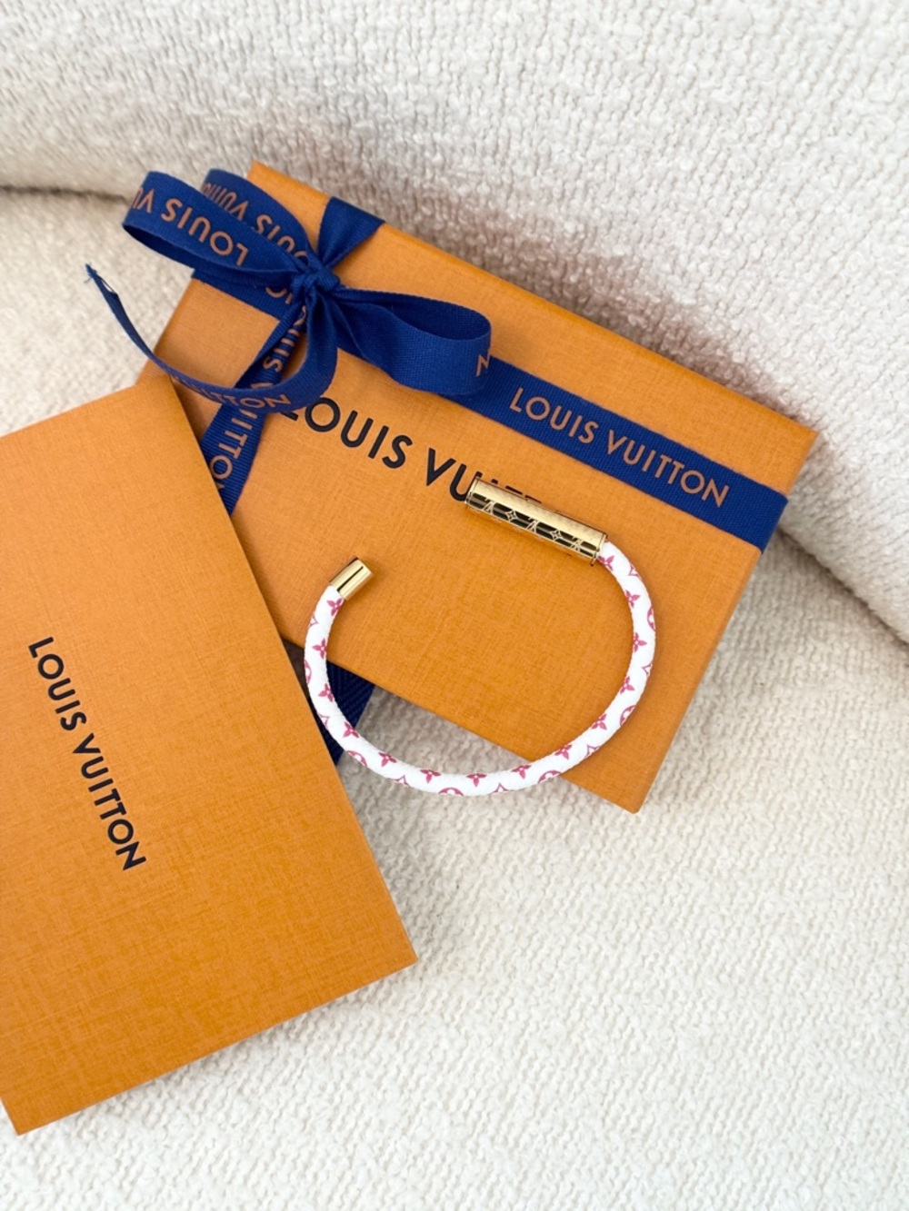 ✨NEW✨Louis Vuitton 2026 Monogram LV Confidential Bracelet 17 cm - White - Picture 6 of 10